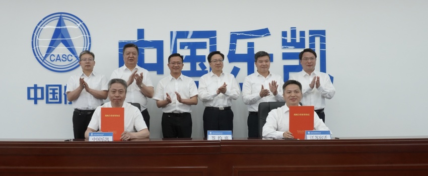 中國樂凱與宿遷市簽訂合作協(xié)議 侯景濱、李東會見宿遷市委書記陳忠偉并共同見證簽約