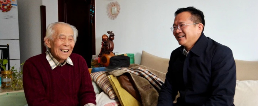 中國樂凱黨委領(lǐng)導(dǎo)看望慰問樂凱老領(lǐng)導(dǎo)、老專家、老干部、老黨員及生活困難職工