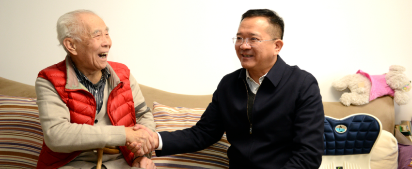 中國(guó)樂凱黨委領(lǐng)導(dǎo)看望慰問樂凱老領(lǐng)導(dǎo)、老專家、老干部和生活困難職工